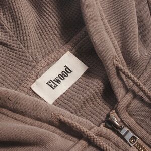 NWT Elwood BABYDOLL CROP ZIP HOODIE
VINTAGE BROWN